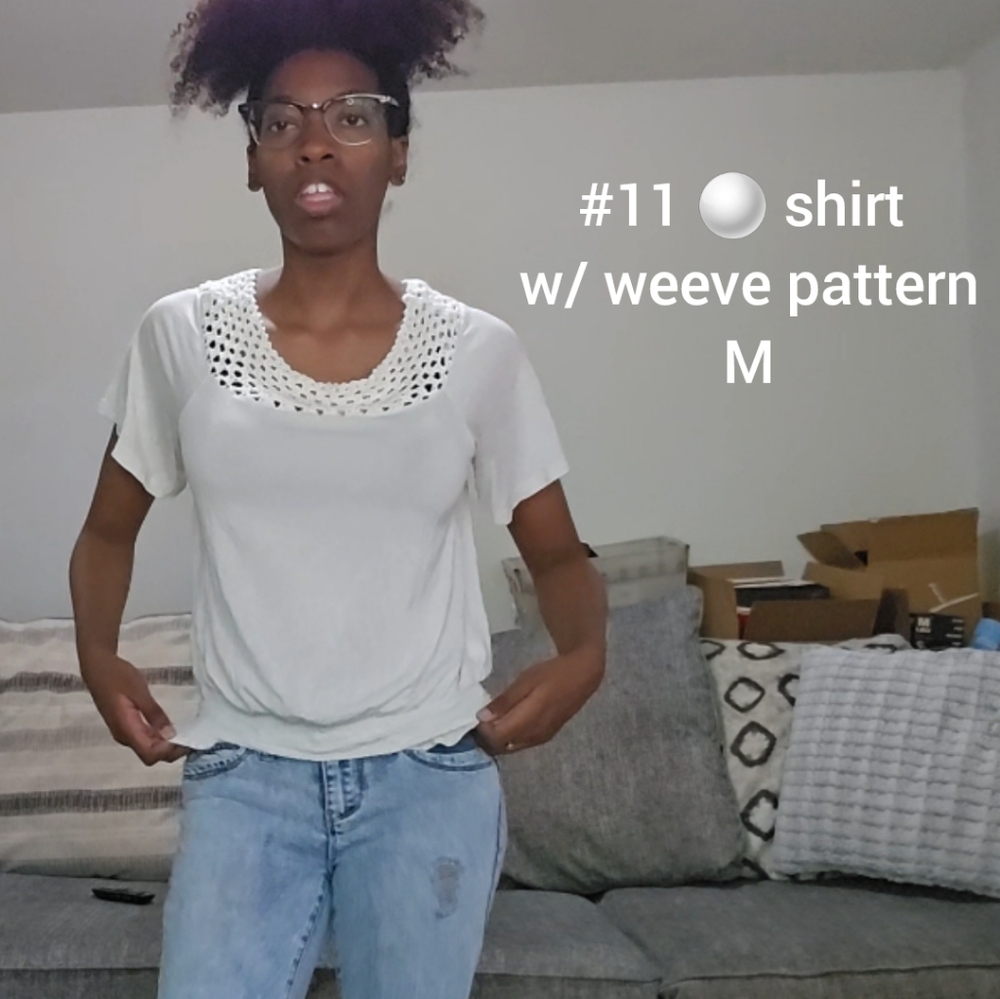 M White knitted neck shirt